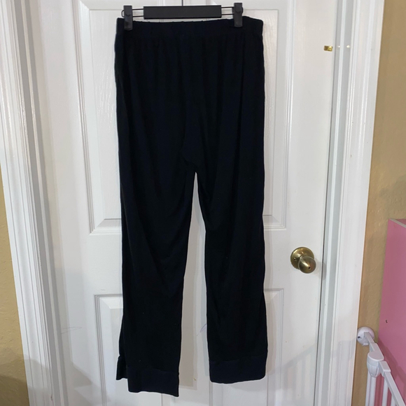 Women's Victoria's Secret Black Lounge Pants Size L Short - Picture 2 of 3